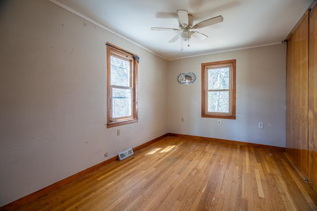 10 Beacon Street, Londonderry, NH 03053