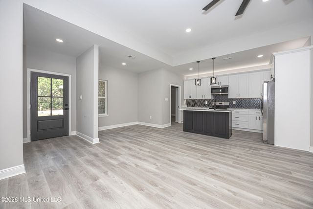 533 Oak Street, Ocean Springs, MS 39564