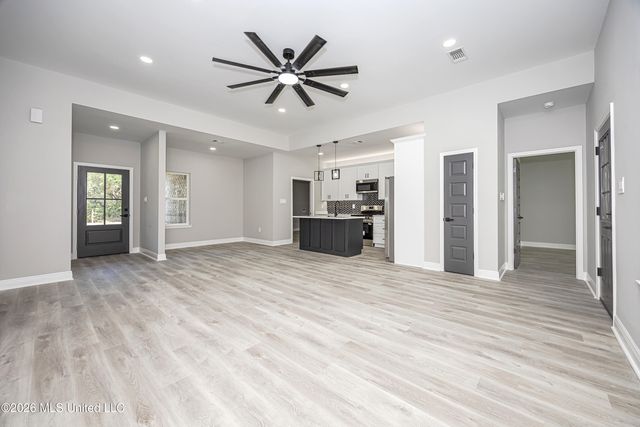 533 Oak Street, Ocean Springs, MS 39564