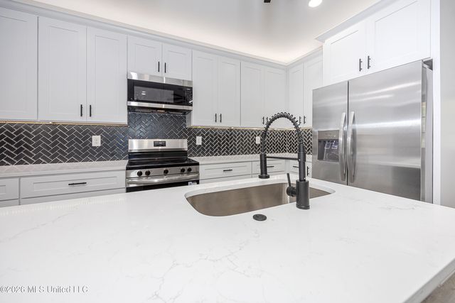 533 Oak Street, Ocean Springs, MS 39564