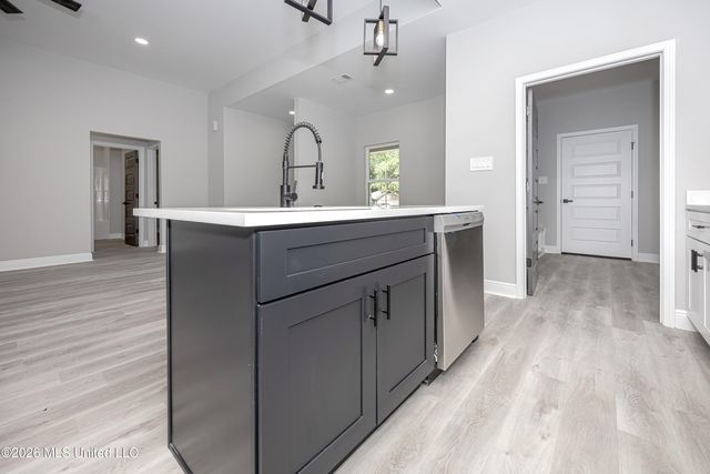 533 Oak Street, Ocean Springs, MS 39564