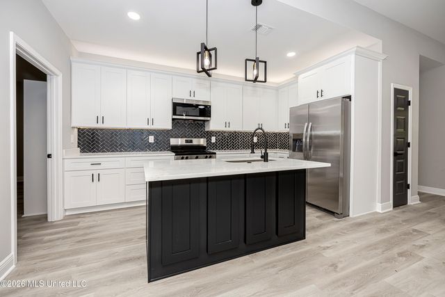 533 Oak Street, Ocean Springs, MS 39564