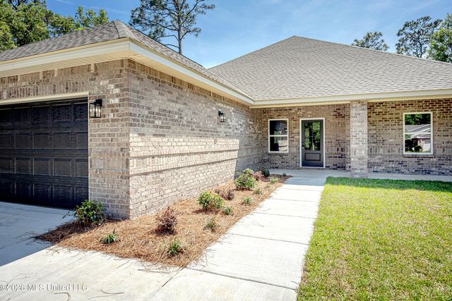 533 Oak Street, Ocean Springs, MS 39564