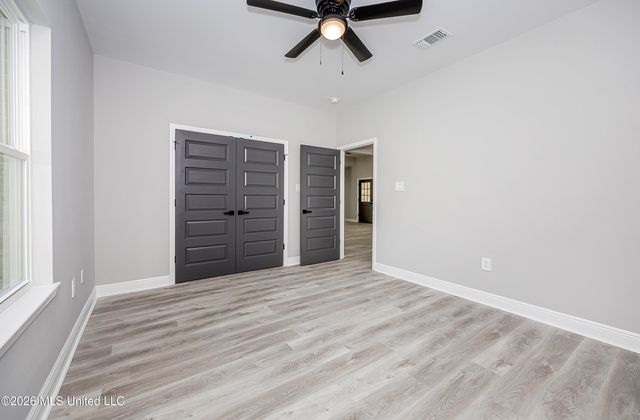 533 Oak Street, Ocean Springs, MS 39564