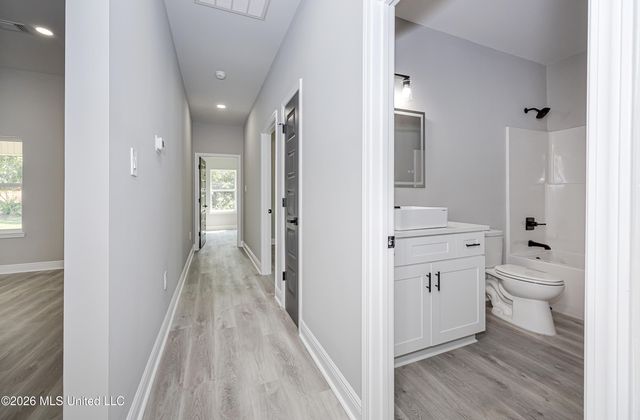 533 Oak Street, Ocean Springs, MS 39564