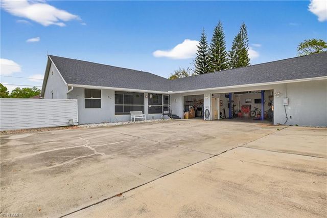 2807 52nd ST SW, Lehigh Acres, FL 33976