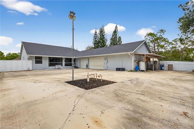 2807 52nd ST SW, Lehigh Acres, FL 33976