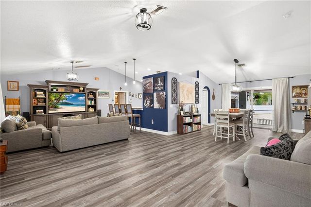 2807 52nd ST SW, Lehigh Acres, FL 33976