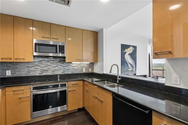 700 Park Regency Place NE 2002, Atlanta, GA 30326