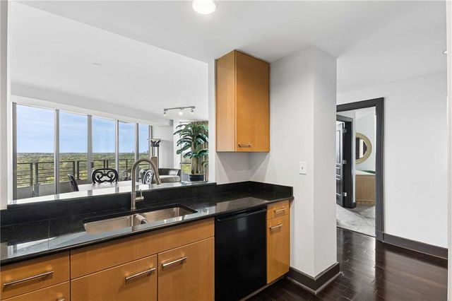 700 Park Regency Place NE 2002, Atlanta, GA 30326