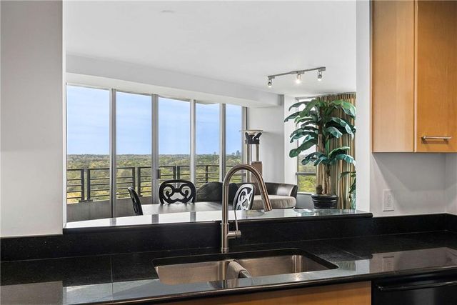 700 Park Regency Place NE 2002, Atlanta, GA 30326