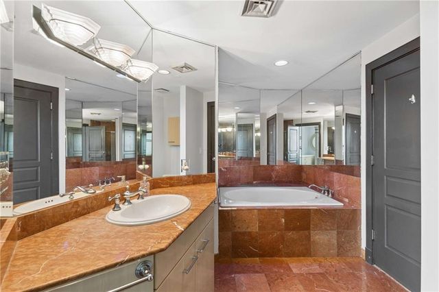 700 Park Regency Place NE 2002, Atlanta, GA 30326