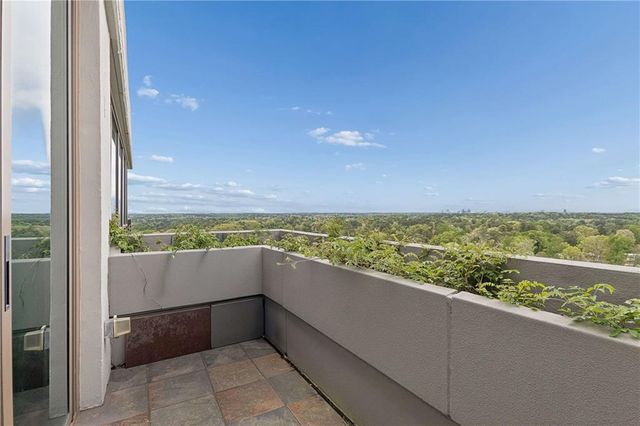 700 Park Regency Place NE 2002, Atlanta, GA 30326