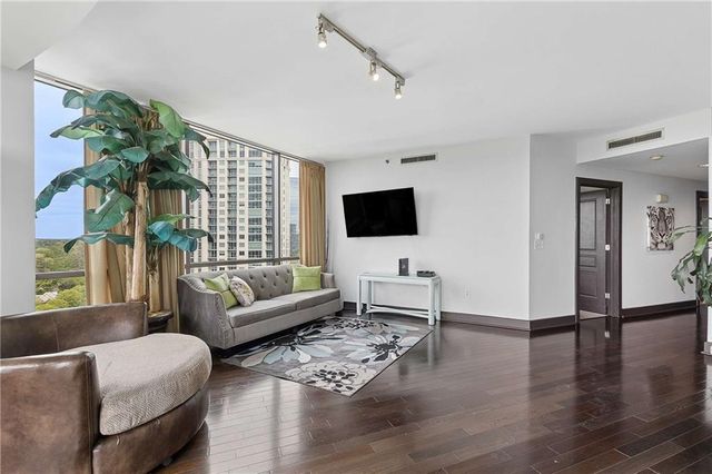 700 Park Regency Place NE 2002, Atlanta, GA 30326