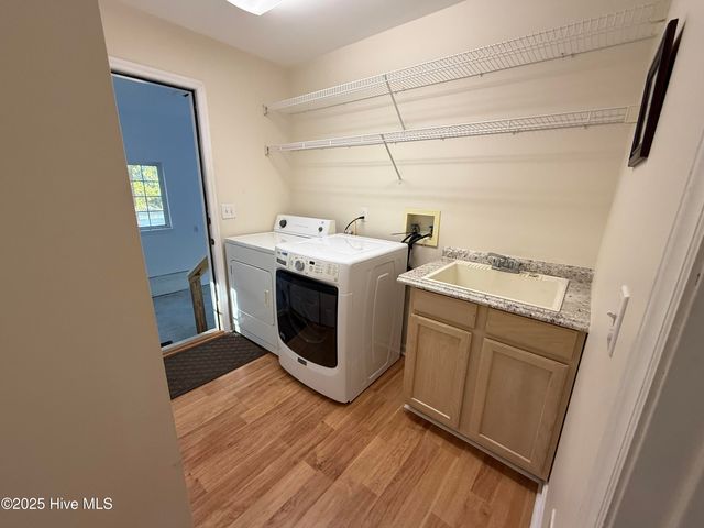 102 Chestnut Court, Pine Knoll Shores, NC 28512