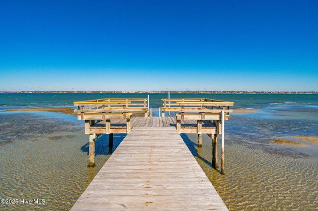 102 Chestnut Court, Pine Knoll Shores, NC 28512