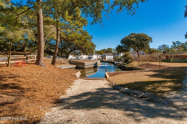102 Chestnut Court, Pine Knoll Shores, NC 28512