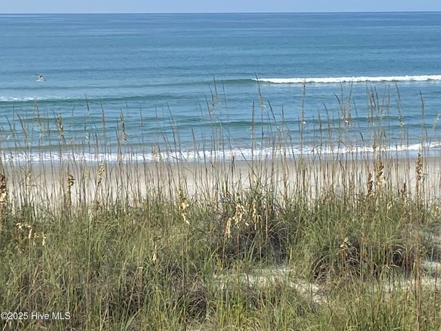 102 Chestnut Court, Pine Knoll Shores, NC 28512