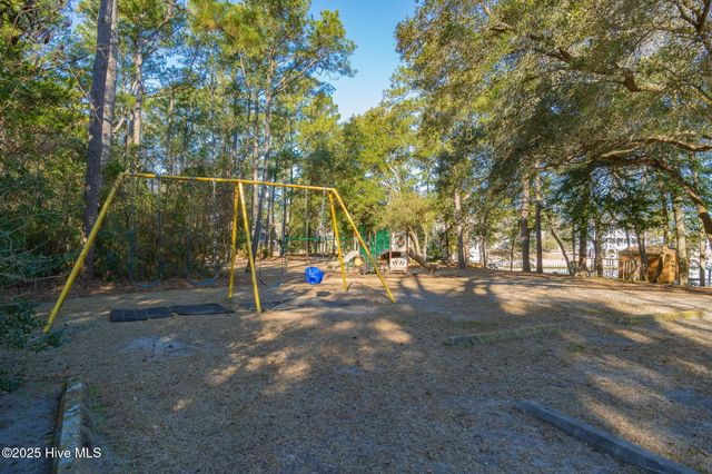 102 Chestnut Court, Pine Knoll Shores, NC 28512