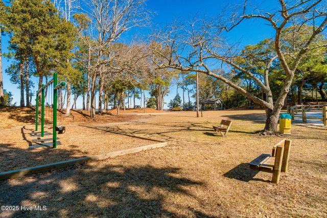 102 Chestnut Court, Pine Knoll Shores, NC 28512