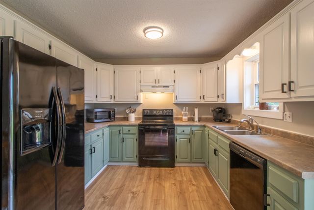 287 Lakeview Drive, Derby, VT 05829