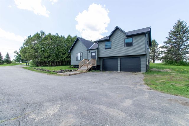 287 Lakeview Drive, Derby, VT 05829