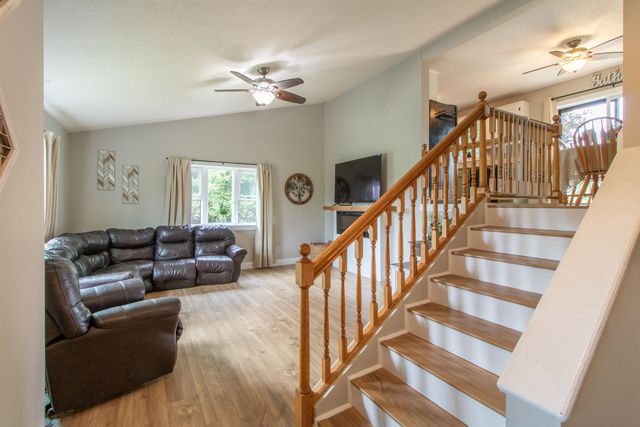 287 Lakeview Drive, Derby, VT 05829
