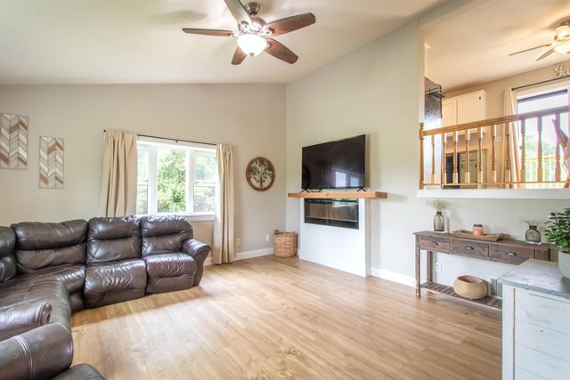 287 Lakeview Drive, Derby, VT 05829