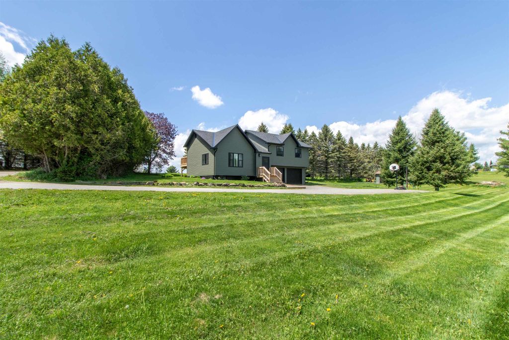 287 Lakeview Drive, Derby, VT 05829