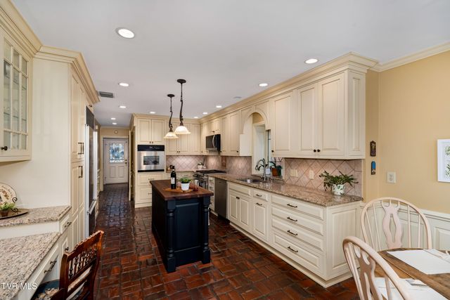 5 Llewellyn Wood, Johnson City, TN 37601