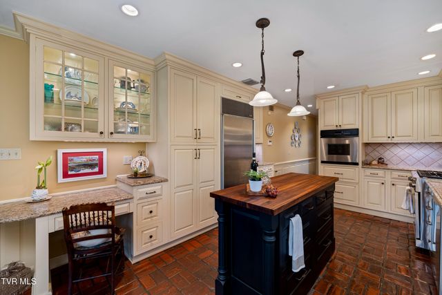 5 Llewellyn Wood, Johnson City, TN 37601