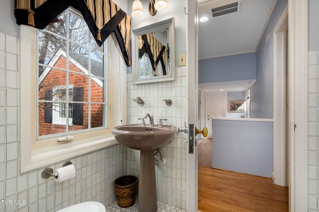 5 Llewellyn Wood, Johnson City, TN 37601