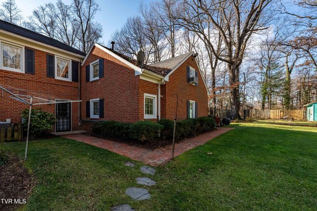 5 Llewellyn Wood, Johnson City, TN 37601