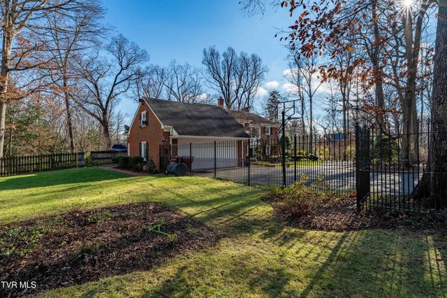 5 Llewellyn Wood, Johnson City, TN 37601