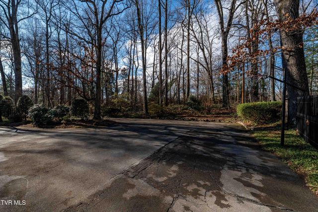 5 Llewellyn Wood, Johnson City, TN 37601