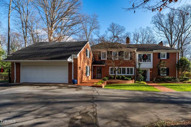 5 Llewellyn Wood, Johnson City, TN 37601