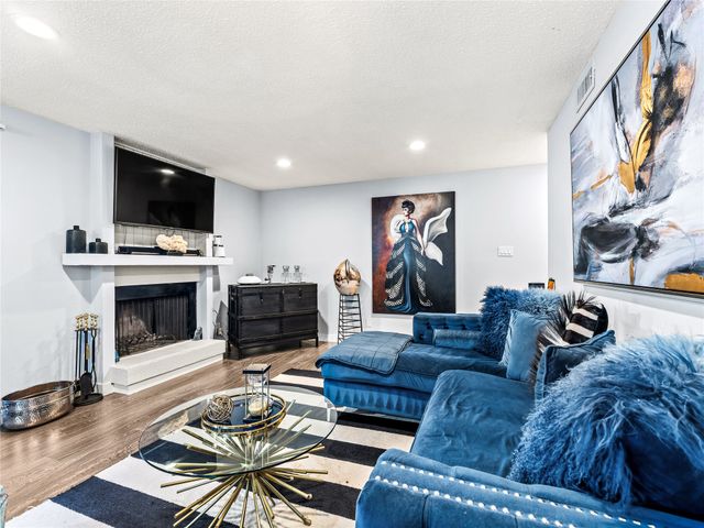 5132 Amesbury Drive 105, Dallas, TX 75206