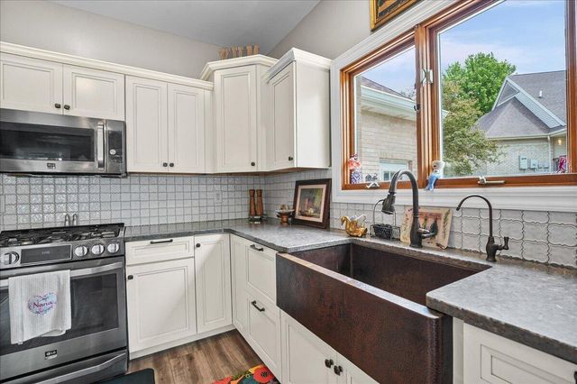 352 Tremont Lane, Valparaiso, IN 46385