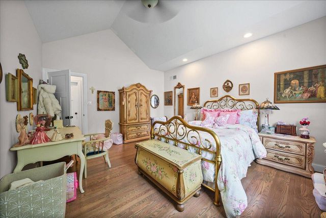 352 Tremont Lane, Valparaiso, IN 46385