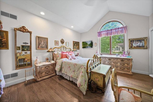352 Tremont Lane, Valparaiso, IN 46385