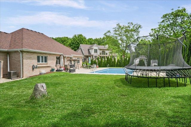 352 Tremont Lane, Valparaiso, IN 46385