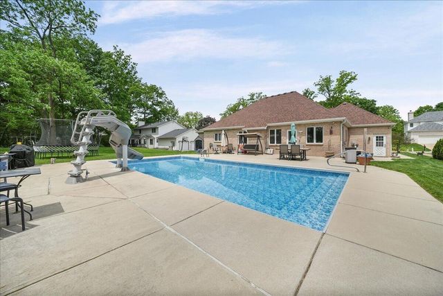 352 Tremont Lane, Valparaiso, IN 46385