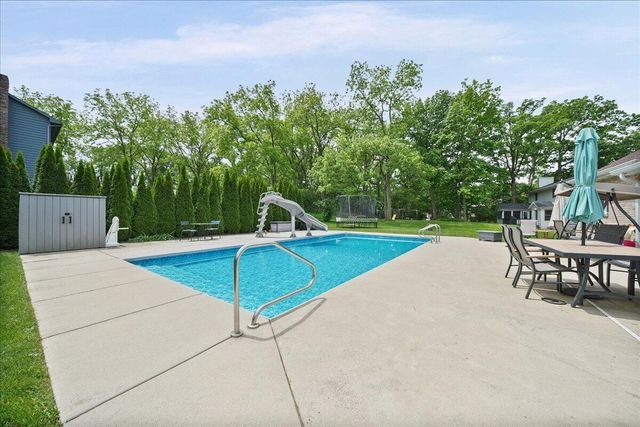 352 Tremont Lane, Valparaiso, IN 46385