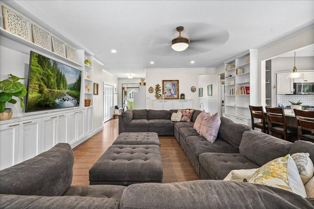 352 Tremont Lane, Valparaiso, IN 46385