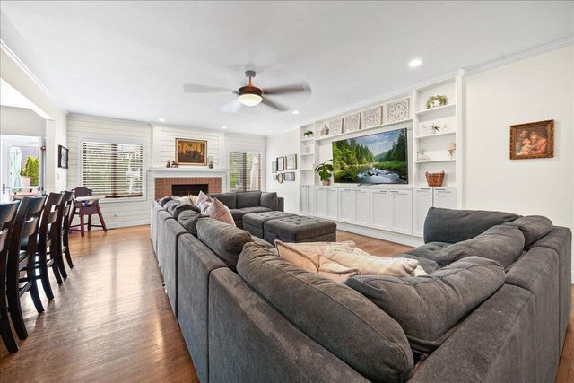 352 Tremont Lane, Valparaiso, IN 46385