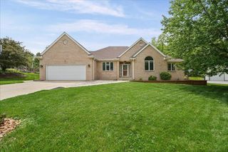 352 Tremont Lane, Valparaiso, IN 46385
