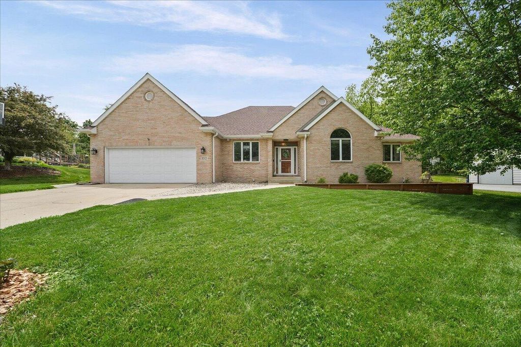 352 Tremont Lane, Valparaiso, IN 46385
