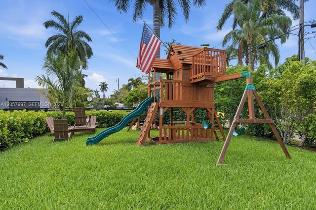 1204 S Northlake Dr, Hollywood, FL 33019