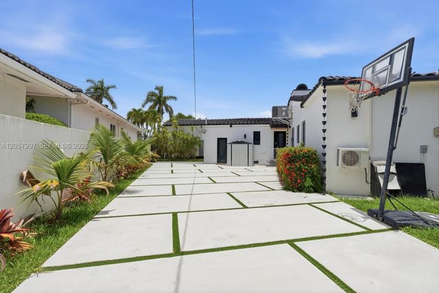 1204 S Northlake Dr, Hollywood, FL 33019