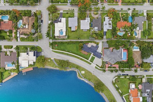 1204 S Northlake Dr, Hollywood, FL 33019